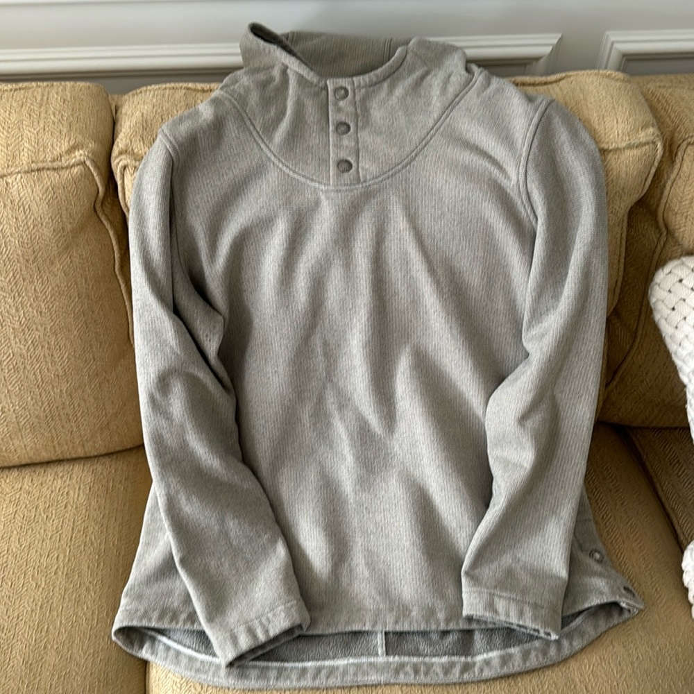 Women’s The North Face fleece lined top. XL